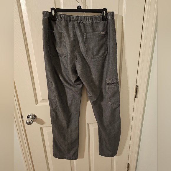 Figs Technical Collection Cargo Gray Womens Scrub Pants Size M - Picture 5 of 6